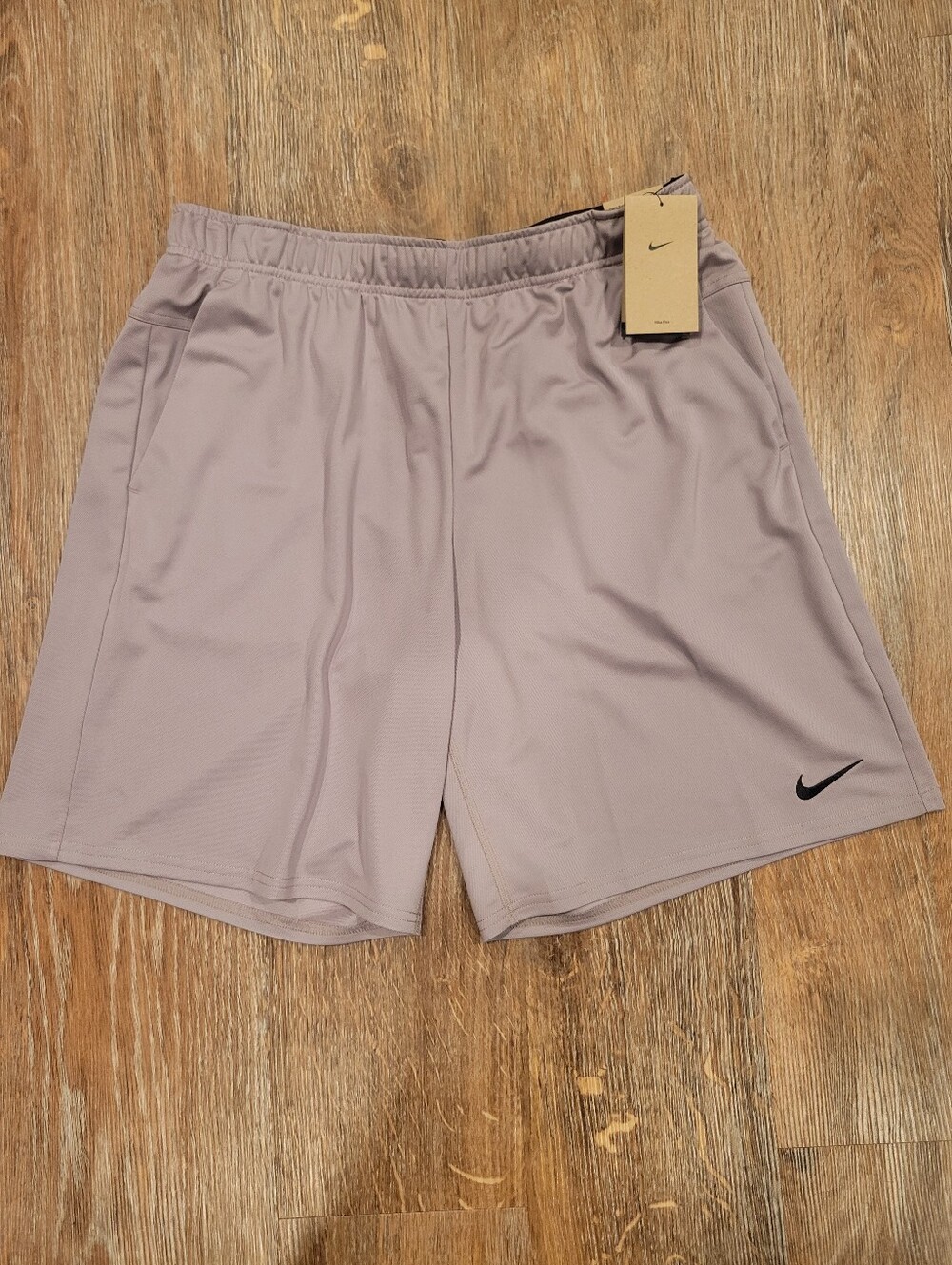 NWT Mens L Nike Dri Fit Athletic Shorts With Pockets 9in Standard Fit Purple